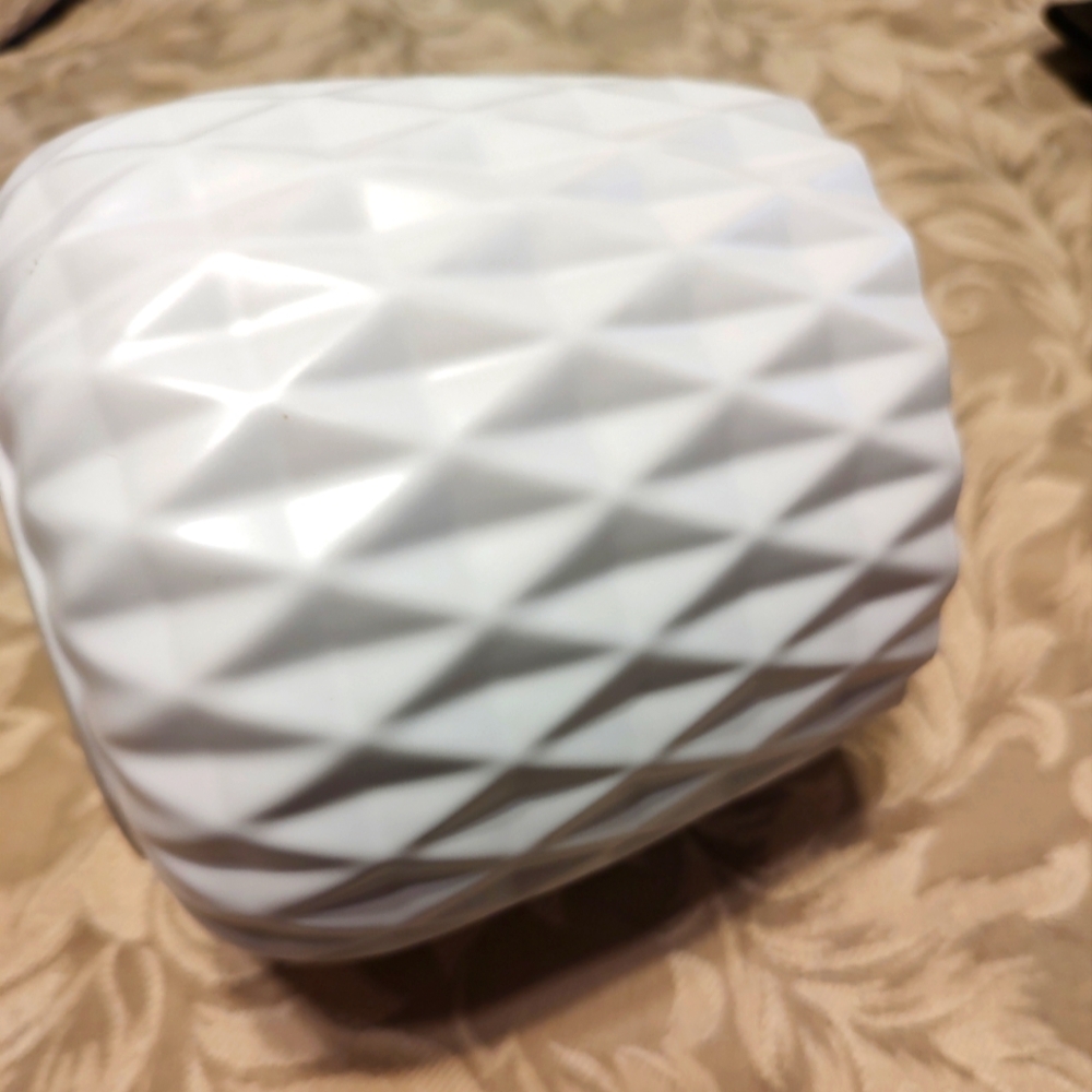 ▪️🦢▪️Modern Minimalist White Ceramic Geometric Prism Planter - Picture 8 of 13